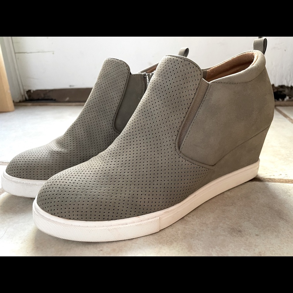 Susina Areya Wedge Sneaker in Lt Grey